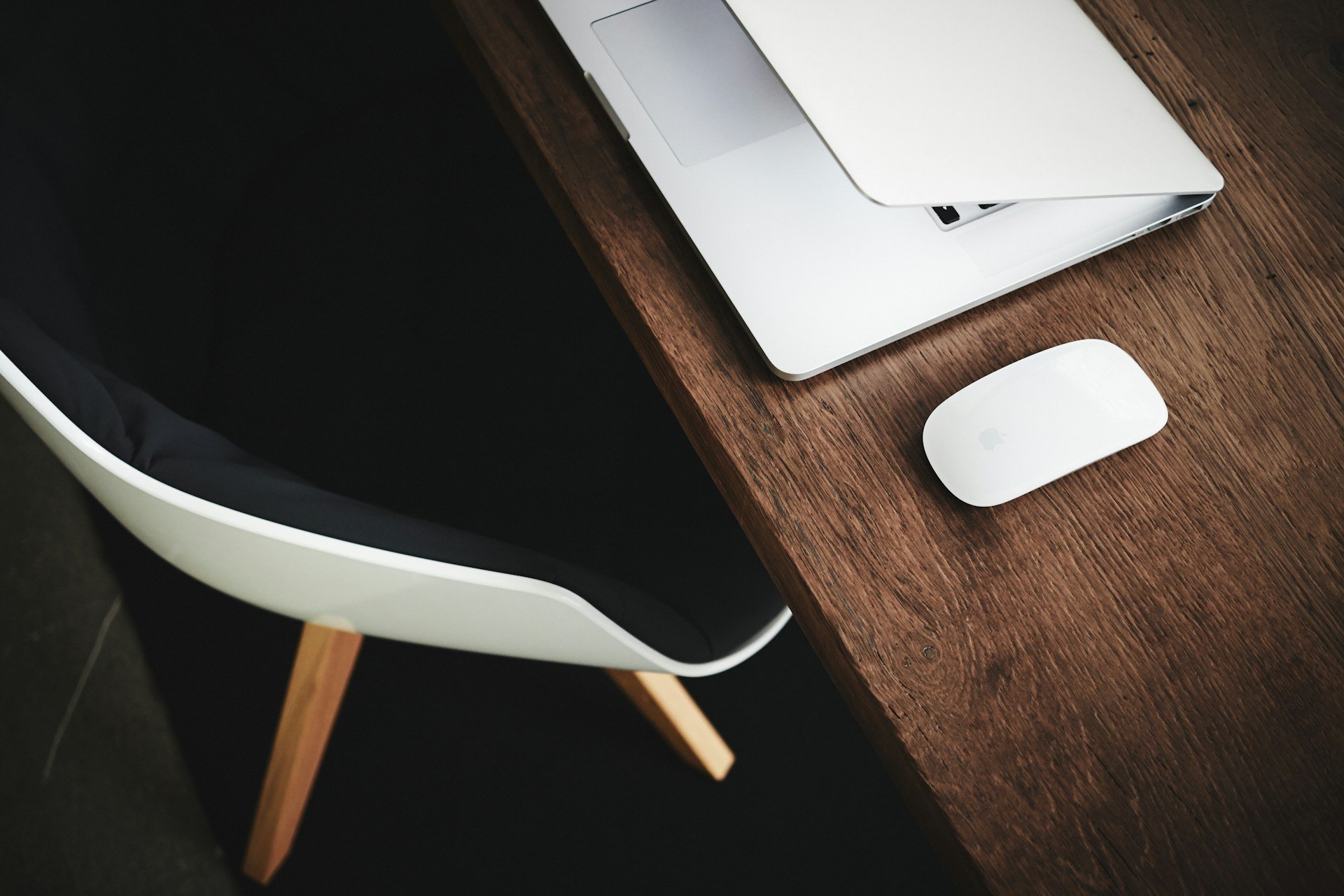 Luca bravo ujh Kqutt3f0 unsplash